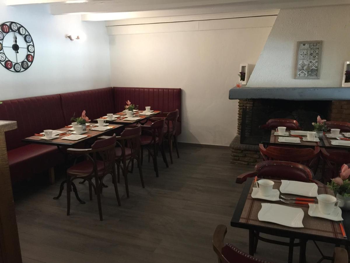 卢贝隆酒店 阿普特 外观 照片